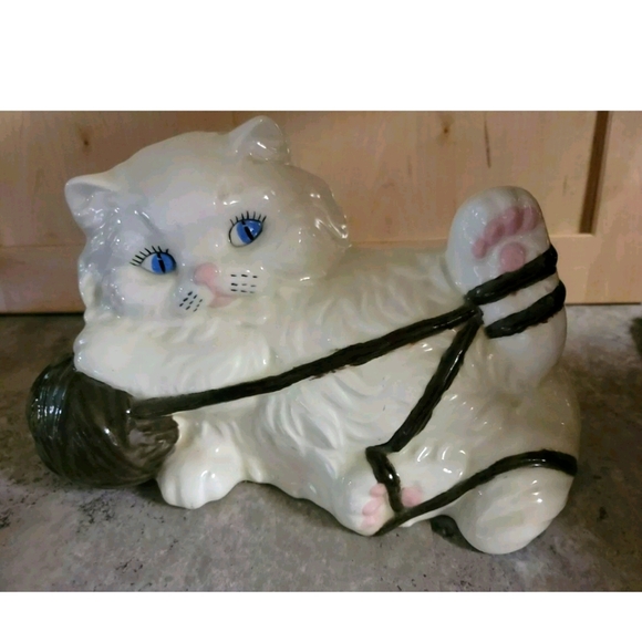 VINTAGE WHITE PERSIAN CERAMIC CAT